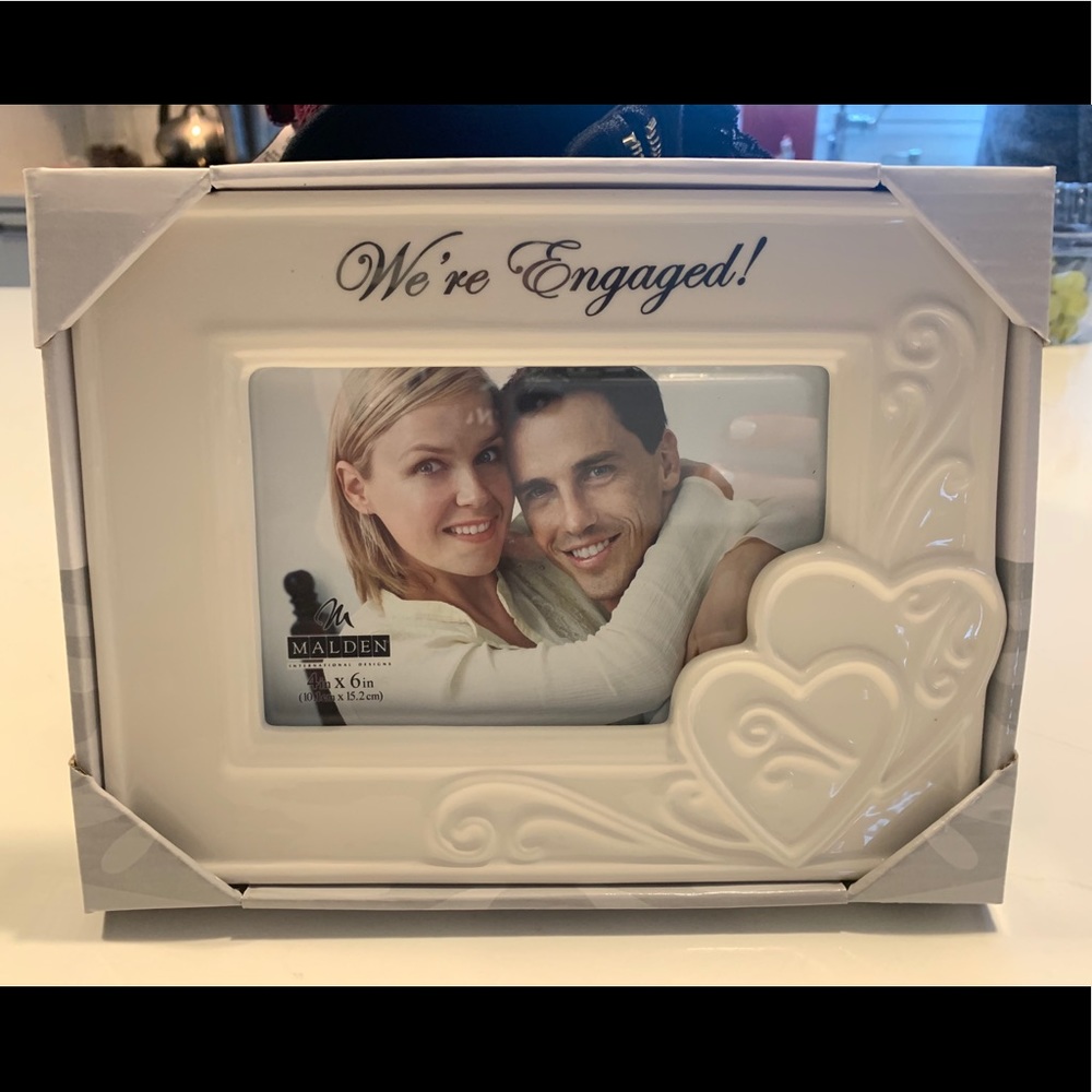 NWT- “We’re Engaged” 4x6 photo frame